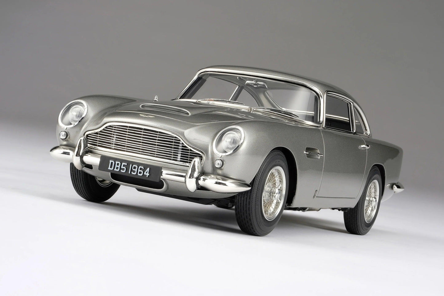 Amalgam Aston Martin DB5 Vantage - Silver 1:18 model