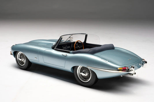 Amalgam Jaguar E - type Roadster - Light Blue 1:18 Modell