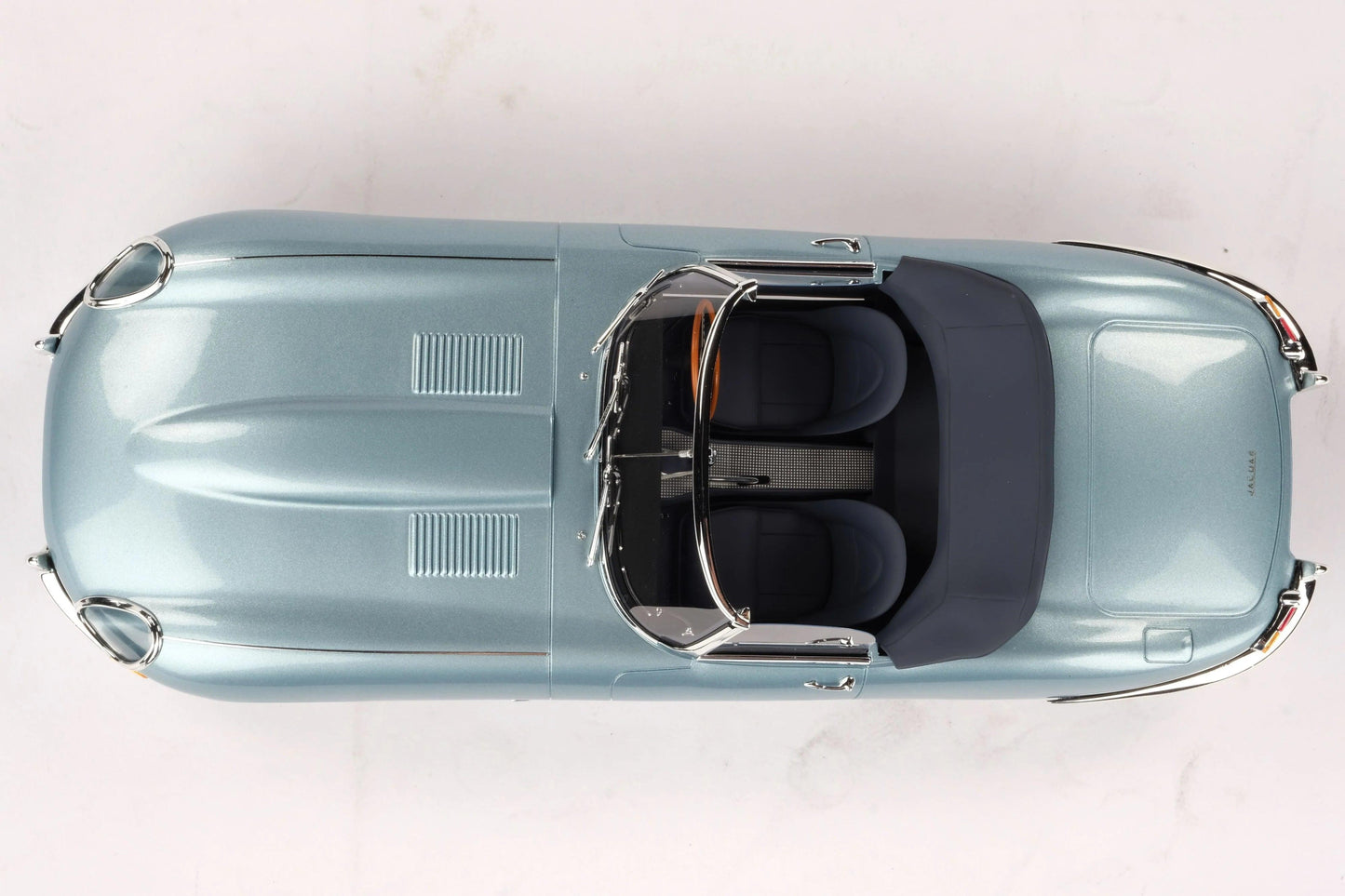 Amalgam Jaguar E - type Roadster - Light Blue 1:18 Modell