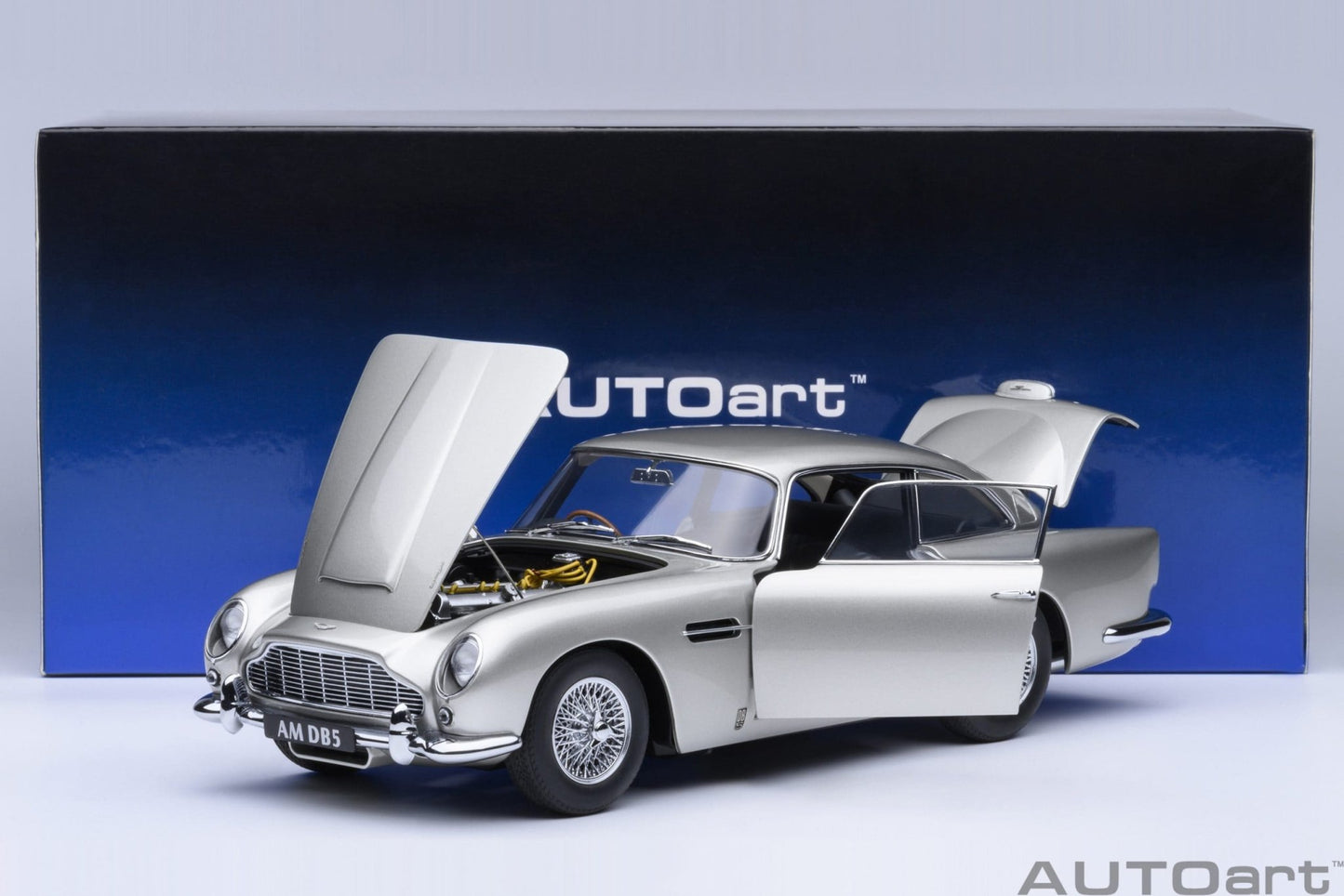AutoArt Aston Martin DB5 (Birch Silver) 1:18 Modell
