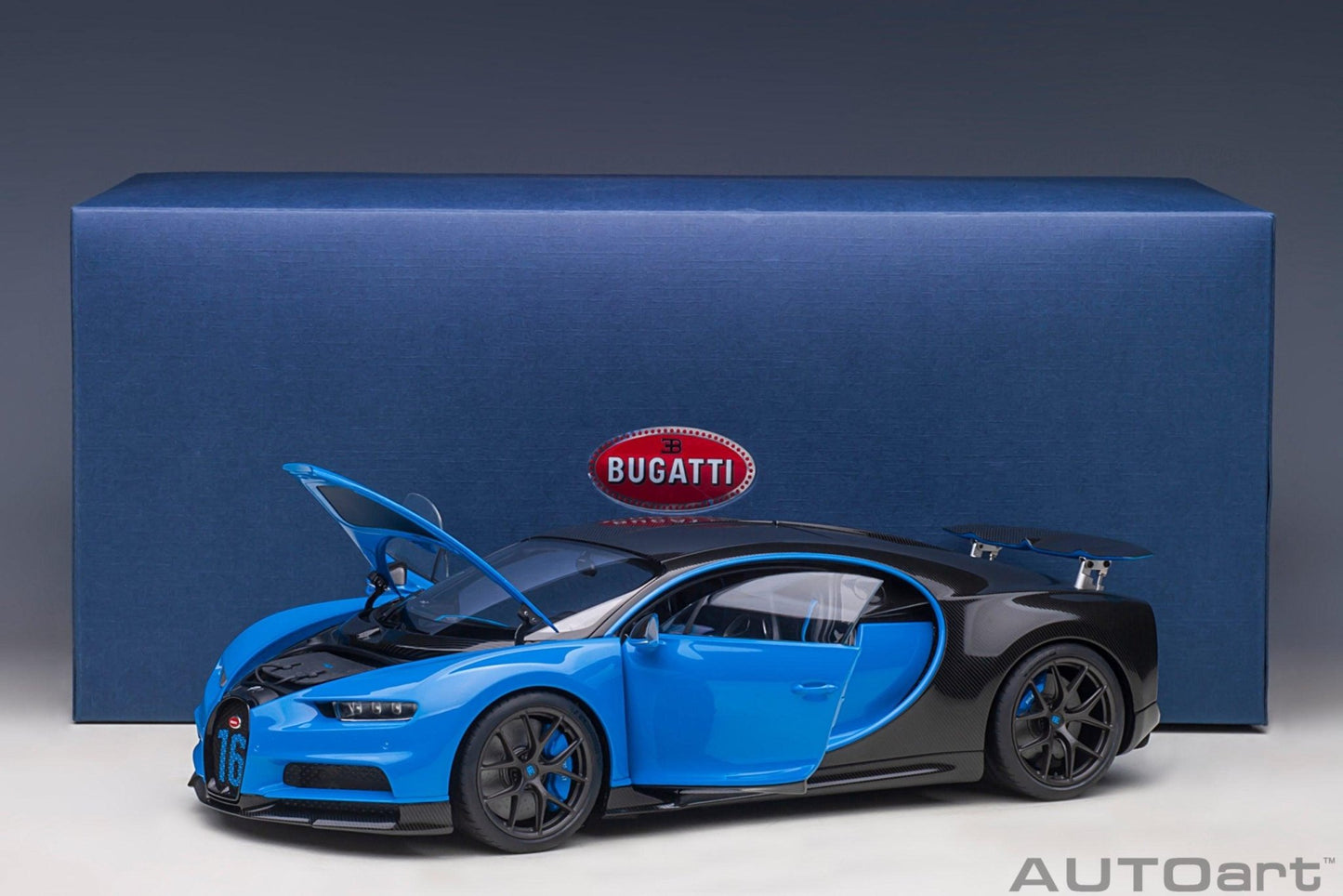 AutoArt Bugatti Chiron Sport - French Racing Blue/Carbon 1:18 Modell