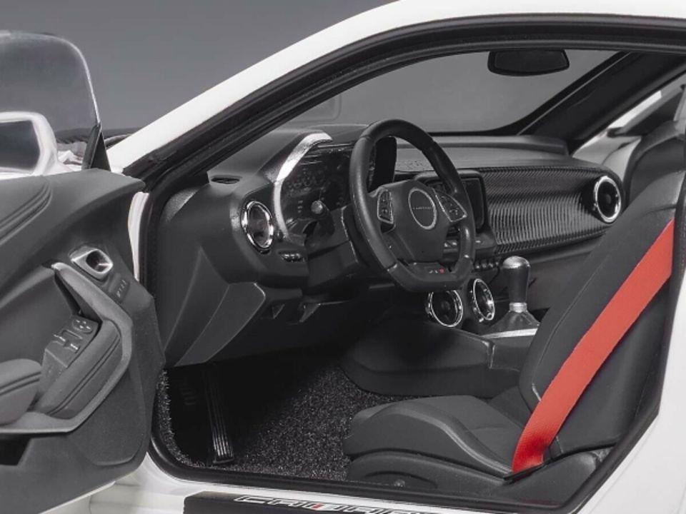 AutoArt Chevrolet Camaro ZL1 2017 – Summit White 1:18 model
