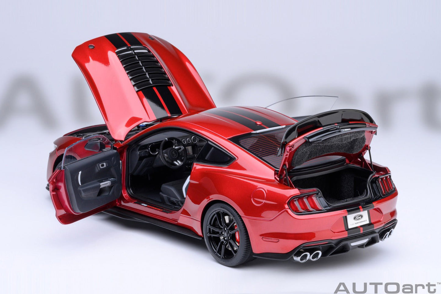 AutoArt Ford Mustang Shelby GT500 (Rapid Red) 1:18 Modell