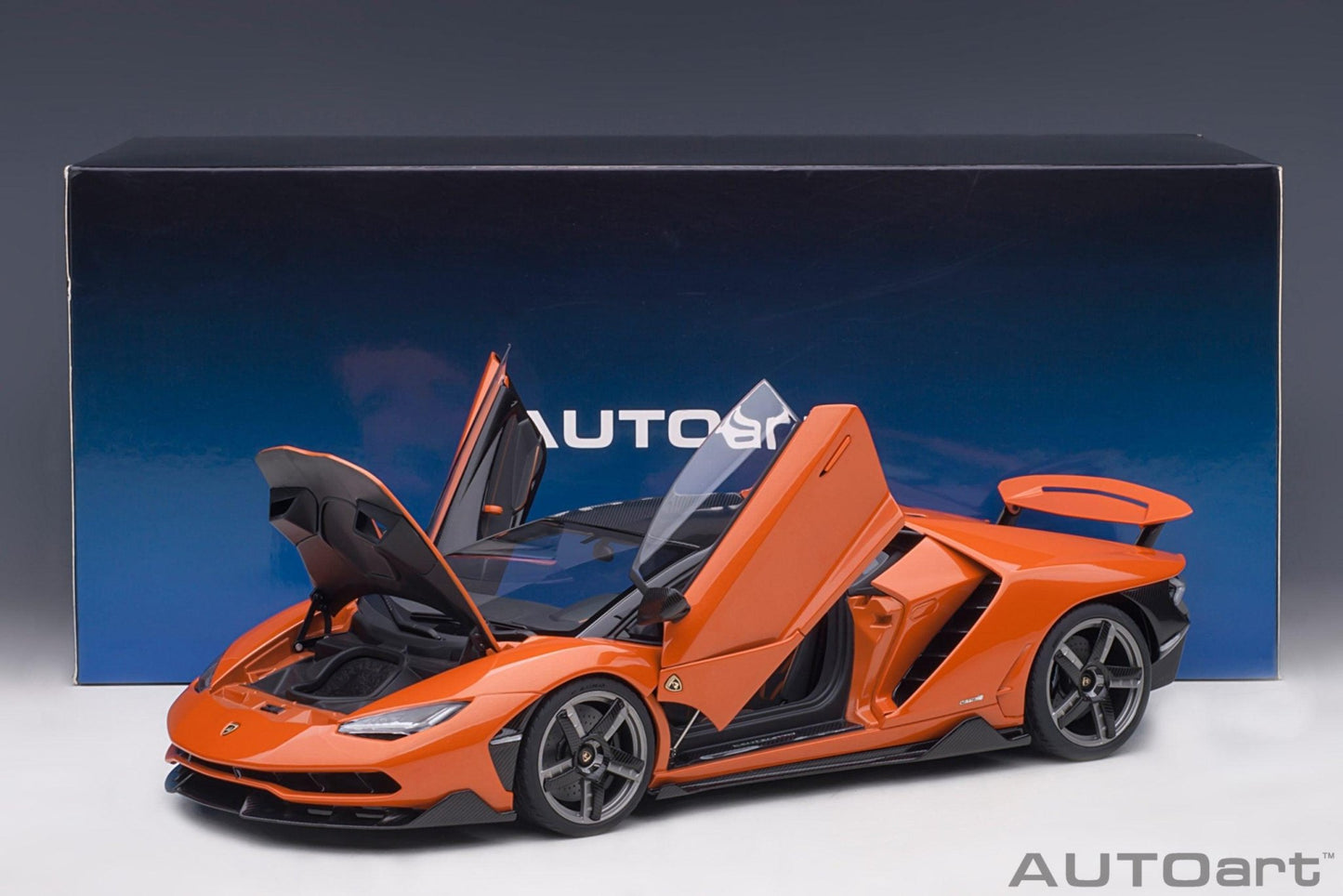AutoArt Lamborghini Centenario - Arancio Argos 1:18 Modell