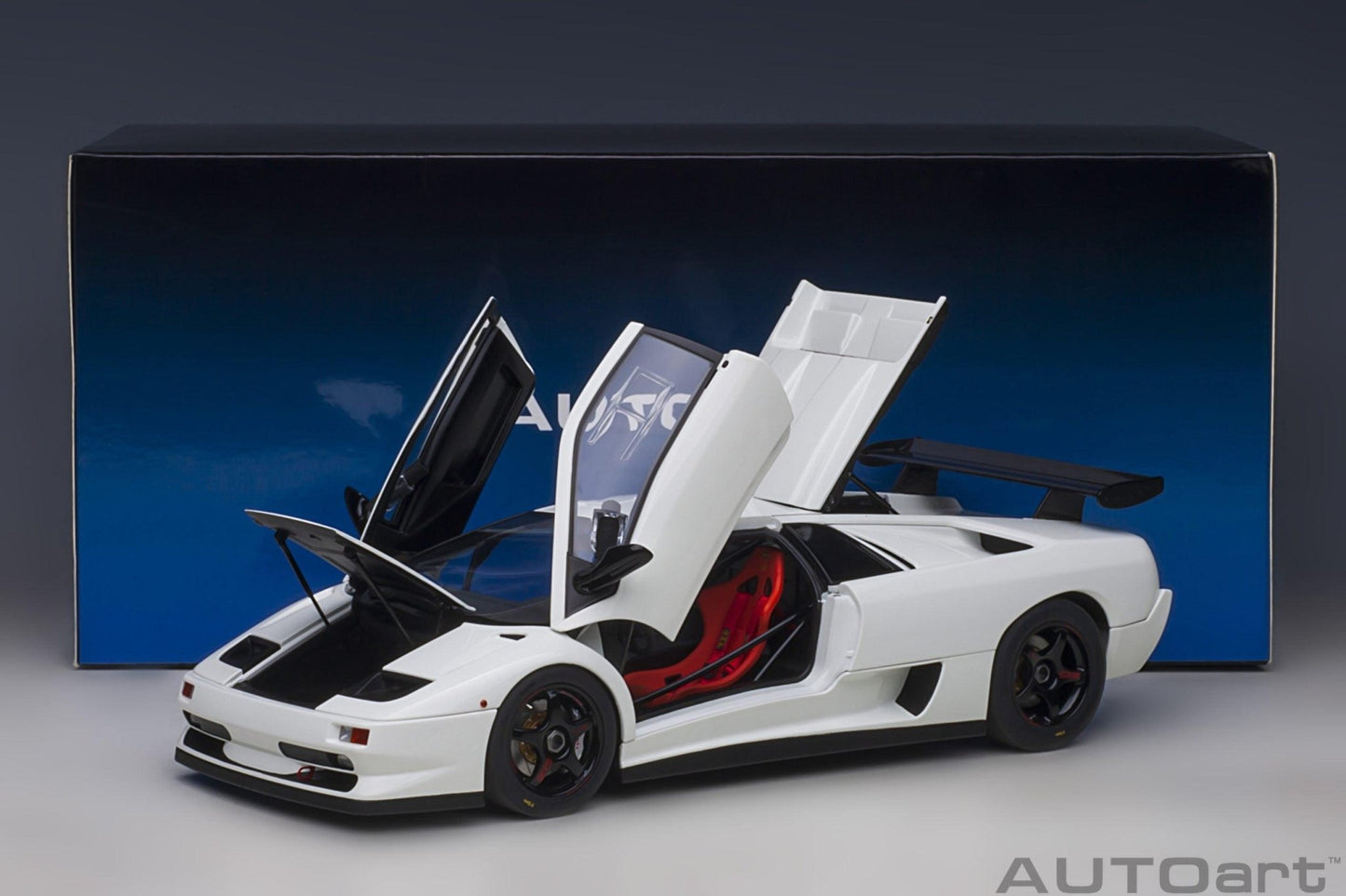 AutoArt Lamborghini Diablo SV - R - Impact White 1:18 Modell