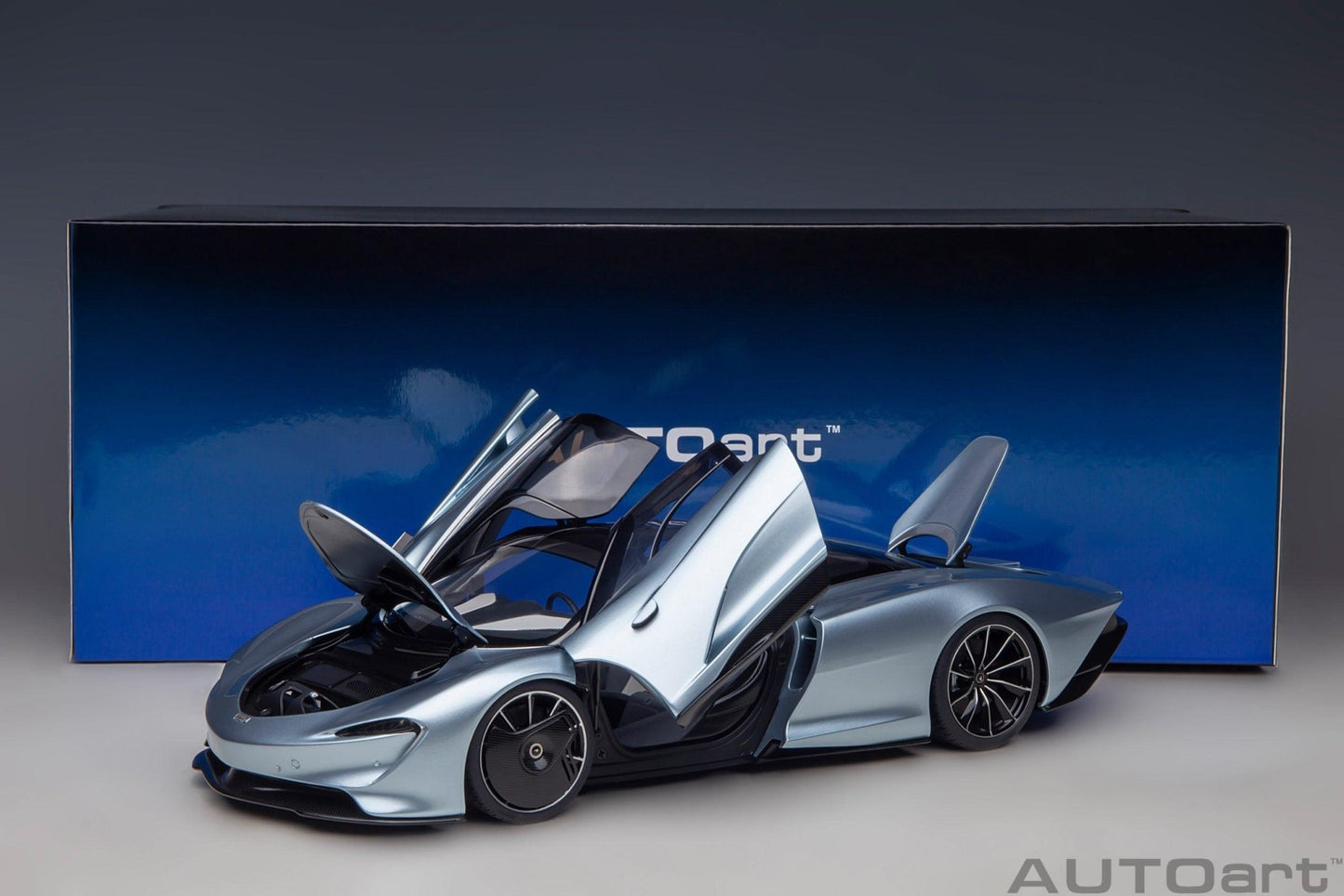 AutoArt McLaren Speedtail - Frozen Blue 1:18 Modell