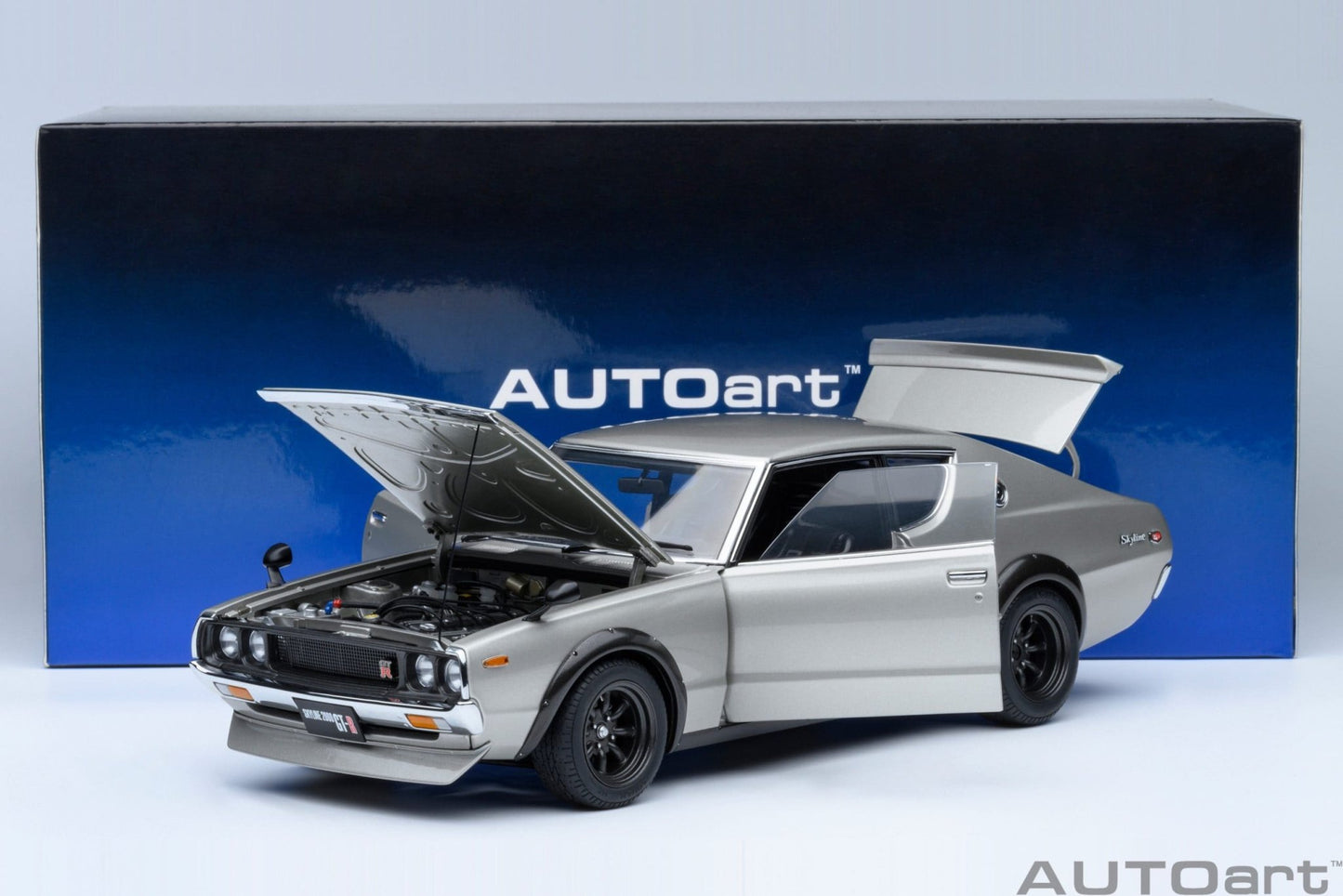 AutoArt Nissan Skyline 2000 GT-R (KPGC110) Tuned version Silver 1:18 Modell