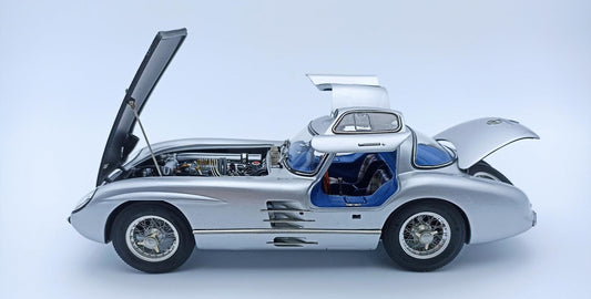 CMC Modelcars Mercedes - Benz 300 SLR Coupe 1955 Silber 1:18 Modell