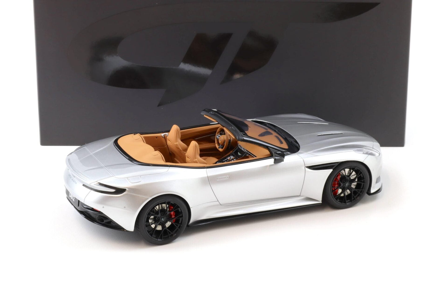 GT Spirit Aston Martin DB12 Volante Convertible Aluminite Silver 2023 1:18 Modell