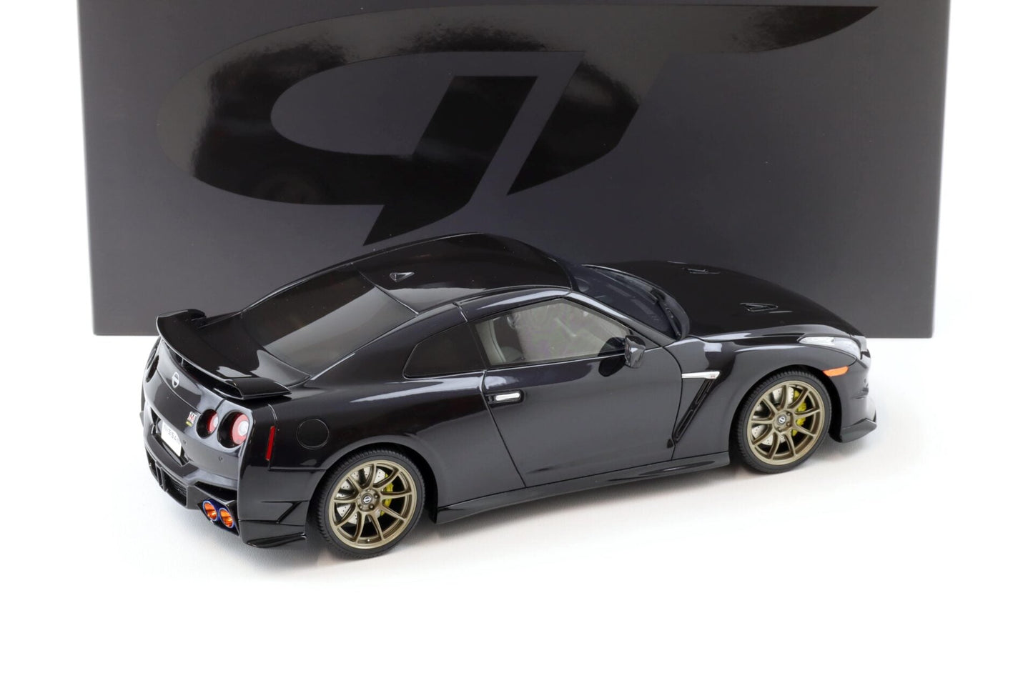 GT Spirit Nissan GT - R R35 Takuma Edition Midnight Purple 2024 1:18 Modell