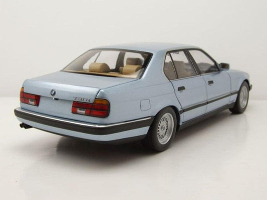 Minichamps BMW 7er 730I (E32) 1986 – Light Blue Metallic 1:18 Modell
