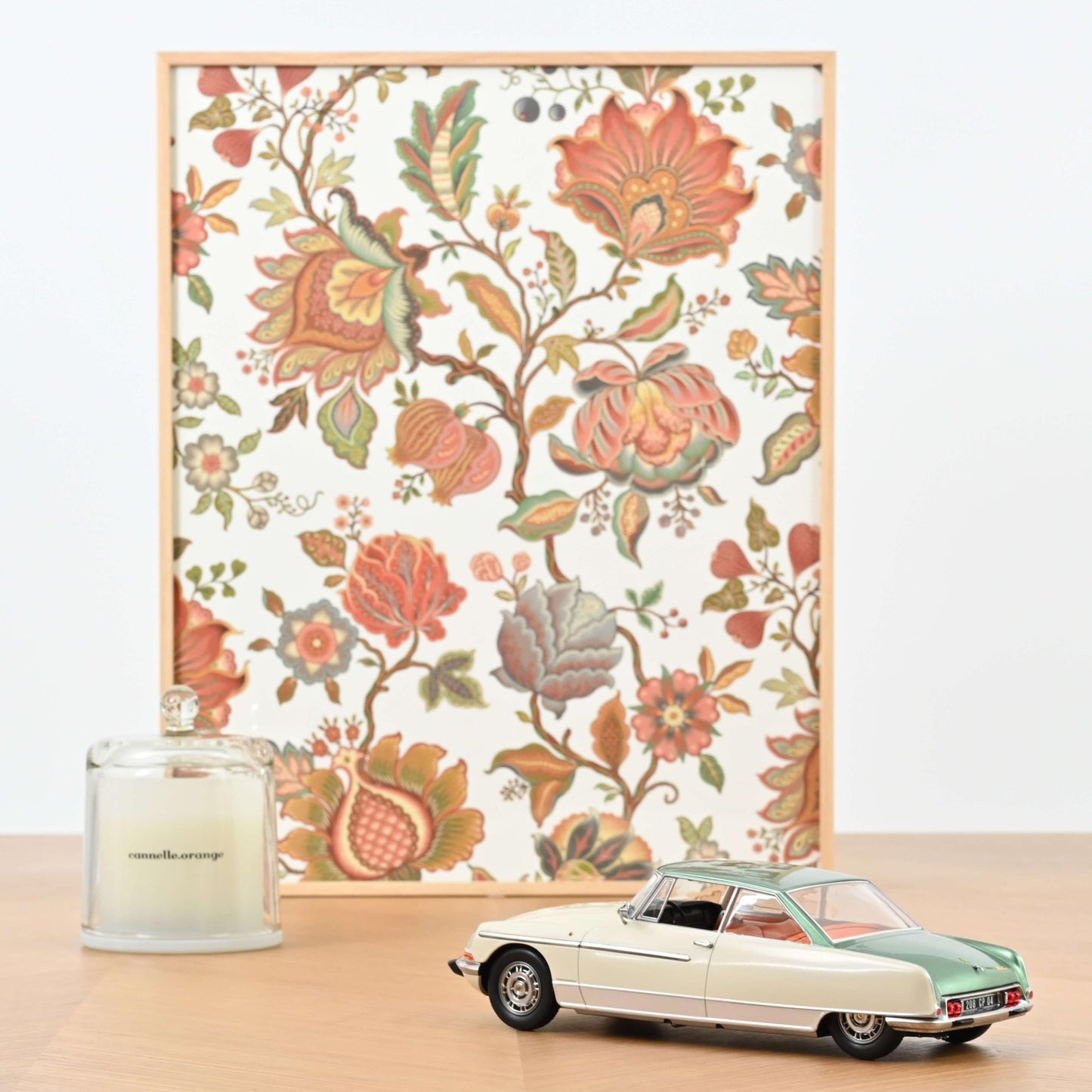 Norev Citroen DS 21 Le Leman 1968 Ivory and Green Metallic 1:18 Modell