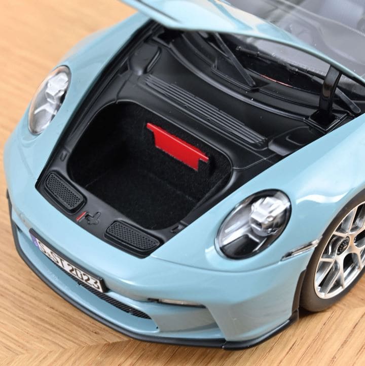 Norev Porsche 911 S/T 2023 Meissenblue 1:18 Modell