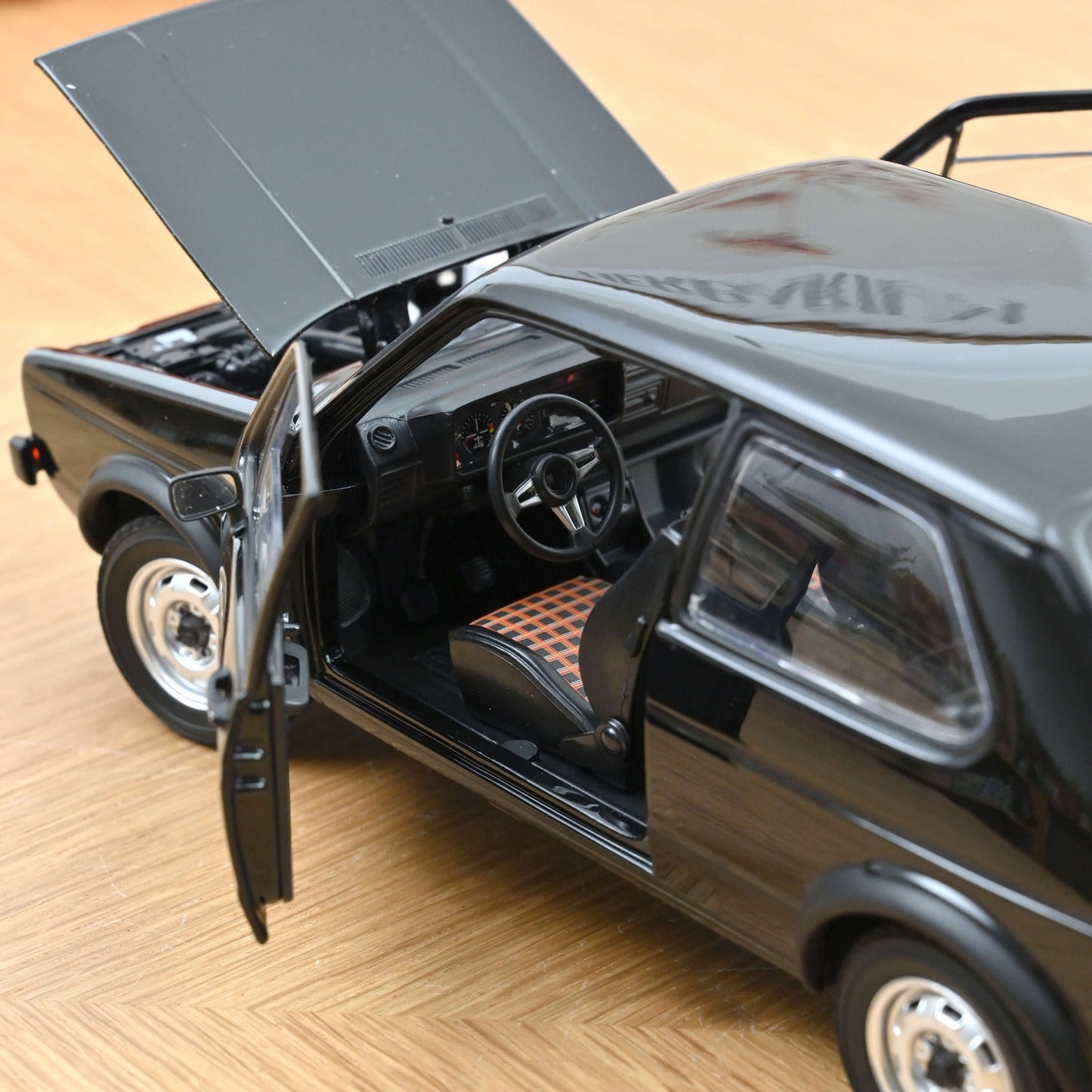 Norev VW Golf GTI 1976 Black 1:18 Modell