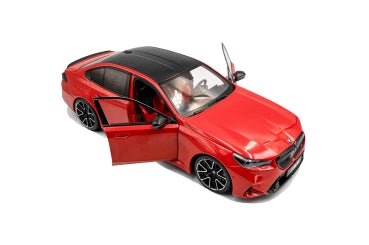 Solido BMW M5 (G90) 2025 Fire Red 1:18 Modell