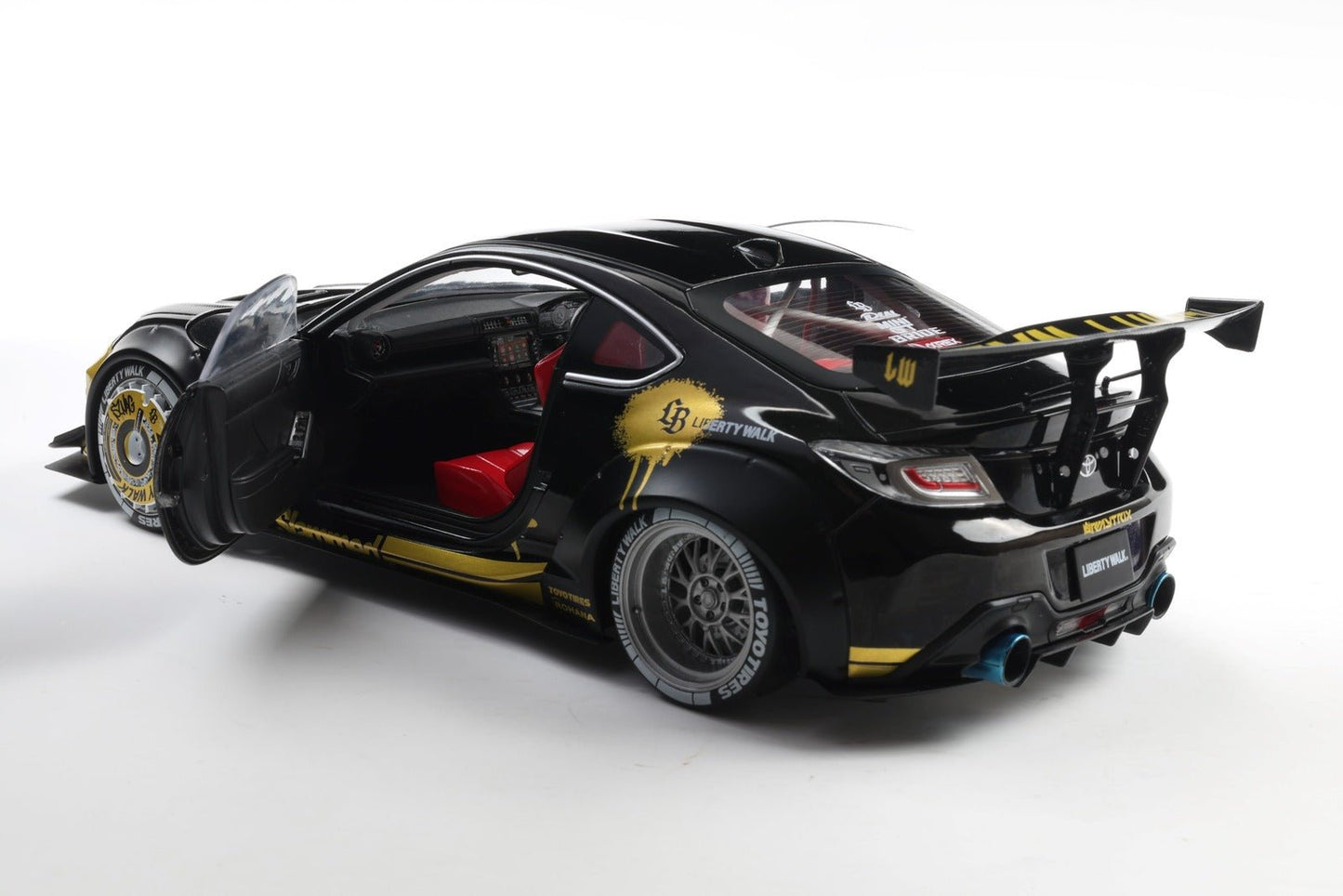 Solido Toyota GR86 LBWK Body Kit 2024 Black / Gold 1:18 Modell