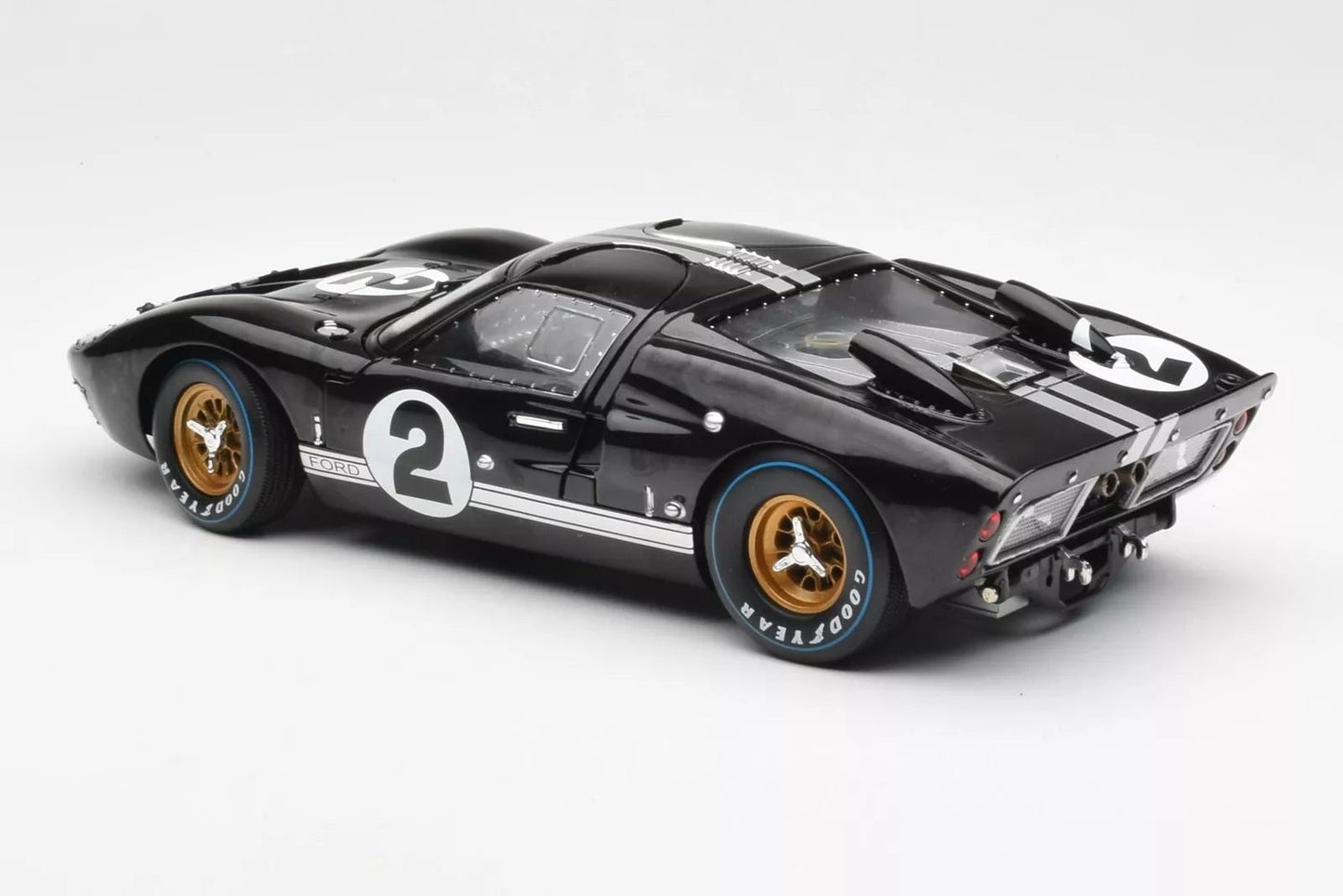 Spark Ford GT40 MK II 2 Winner 24H Le Mans 1966 B. McLaren - C. Amon 1:18 Modell