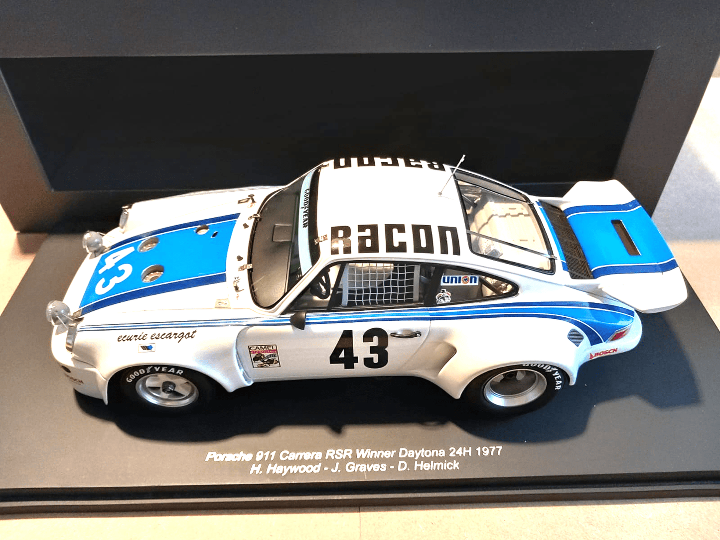 Spark Porsche 911 Carrera RSR 43 Winner Daytona 24H 1977 H. Haywood - J. Graves - D. Helmick 1:18 Modell