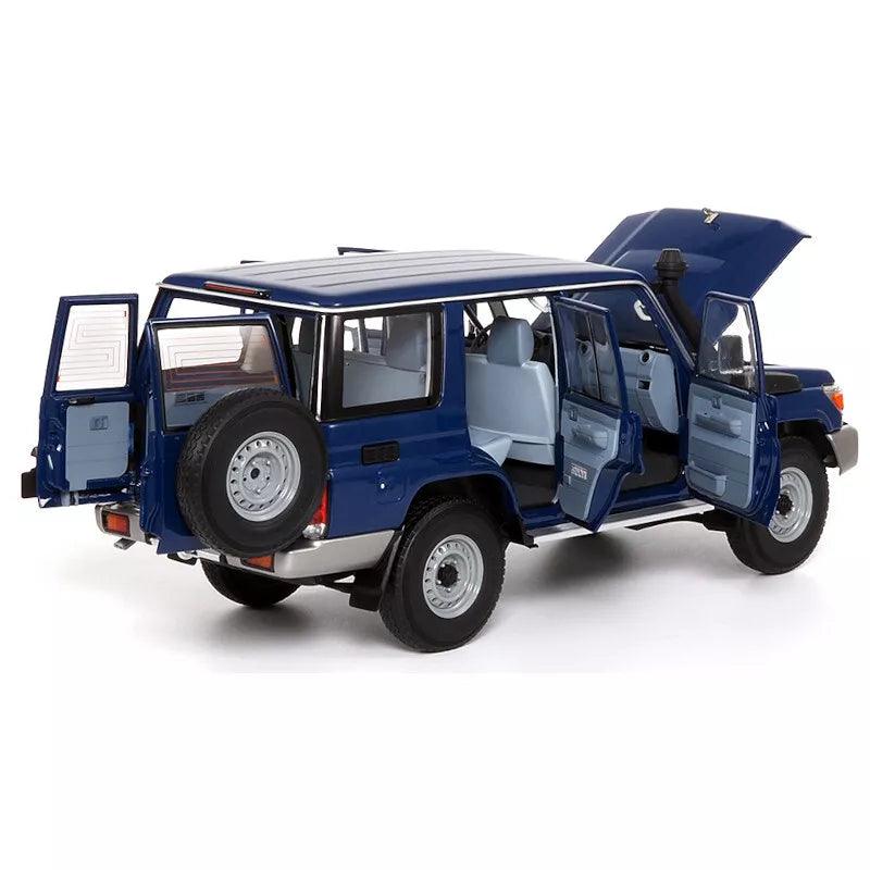 Almost Real Toyota Land Cruiser 76 2017 - Blue 1:18 Modell - Artexio