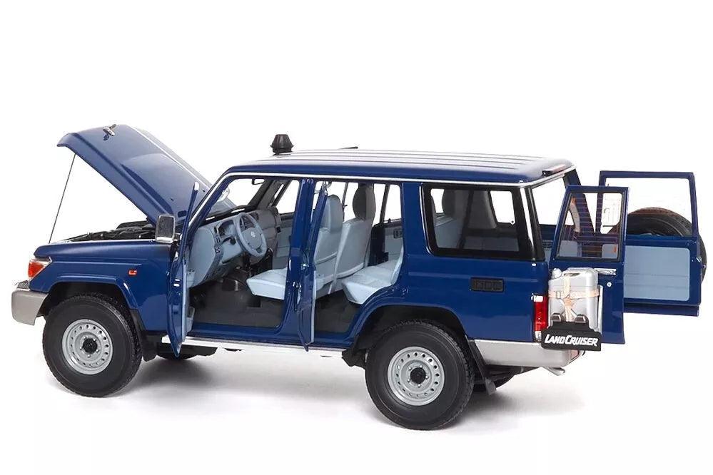 Almost Real Toyota Land Cruiser 76 2017 - Blue 1:18 Modell - Artexio