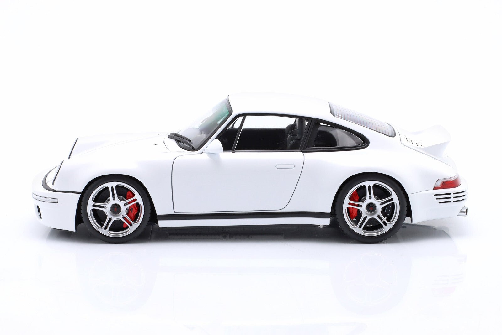AlmostReal RUF SCR 2018 White 1:18 Modell