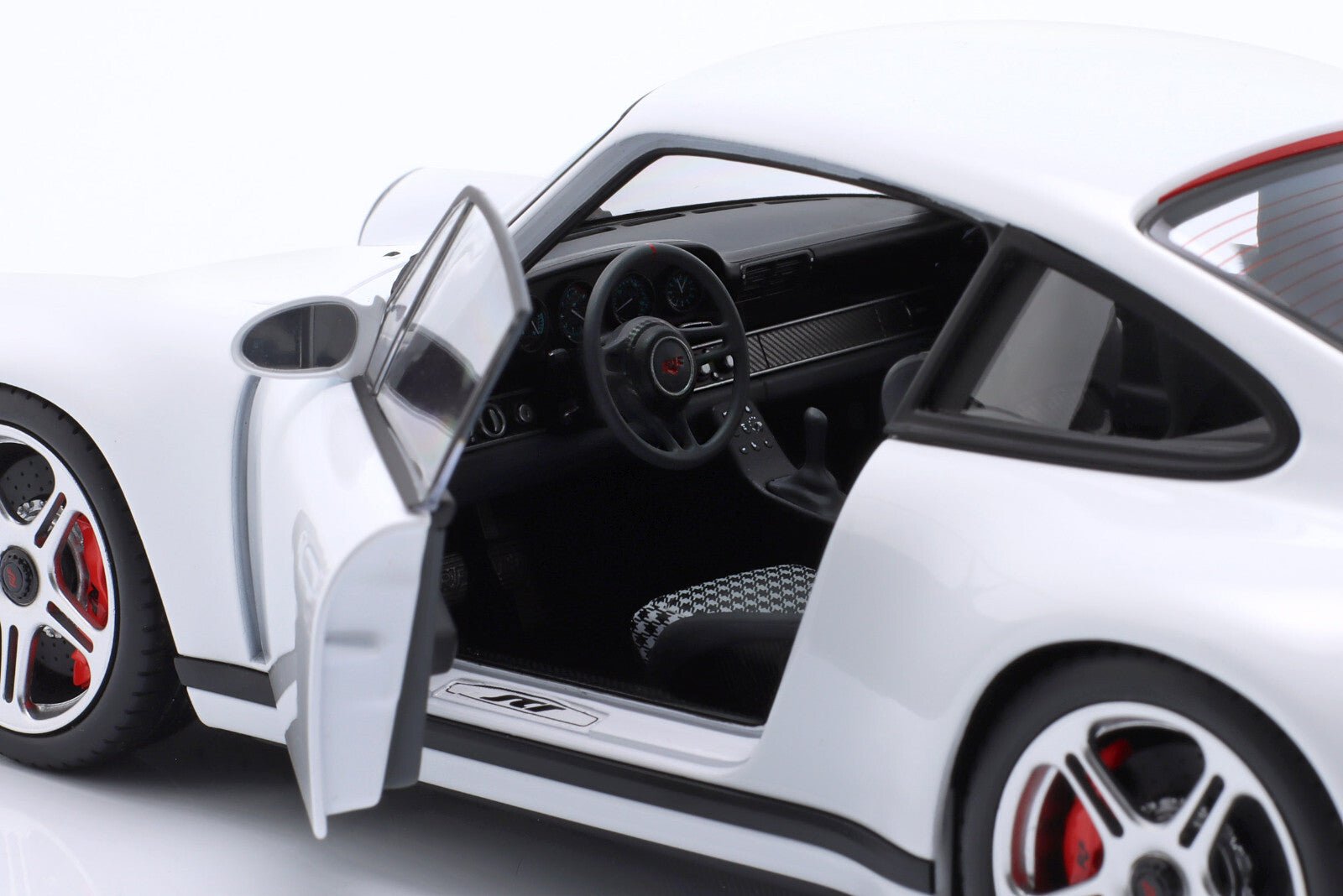 AlmostReal RUF SCR 2018 White 1:18 Modell