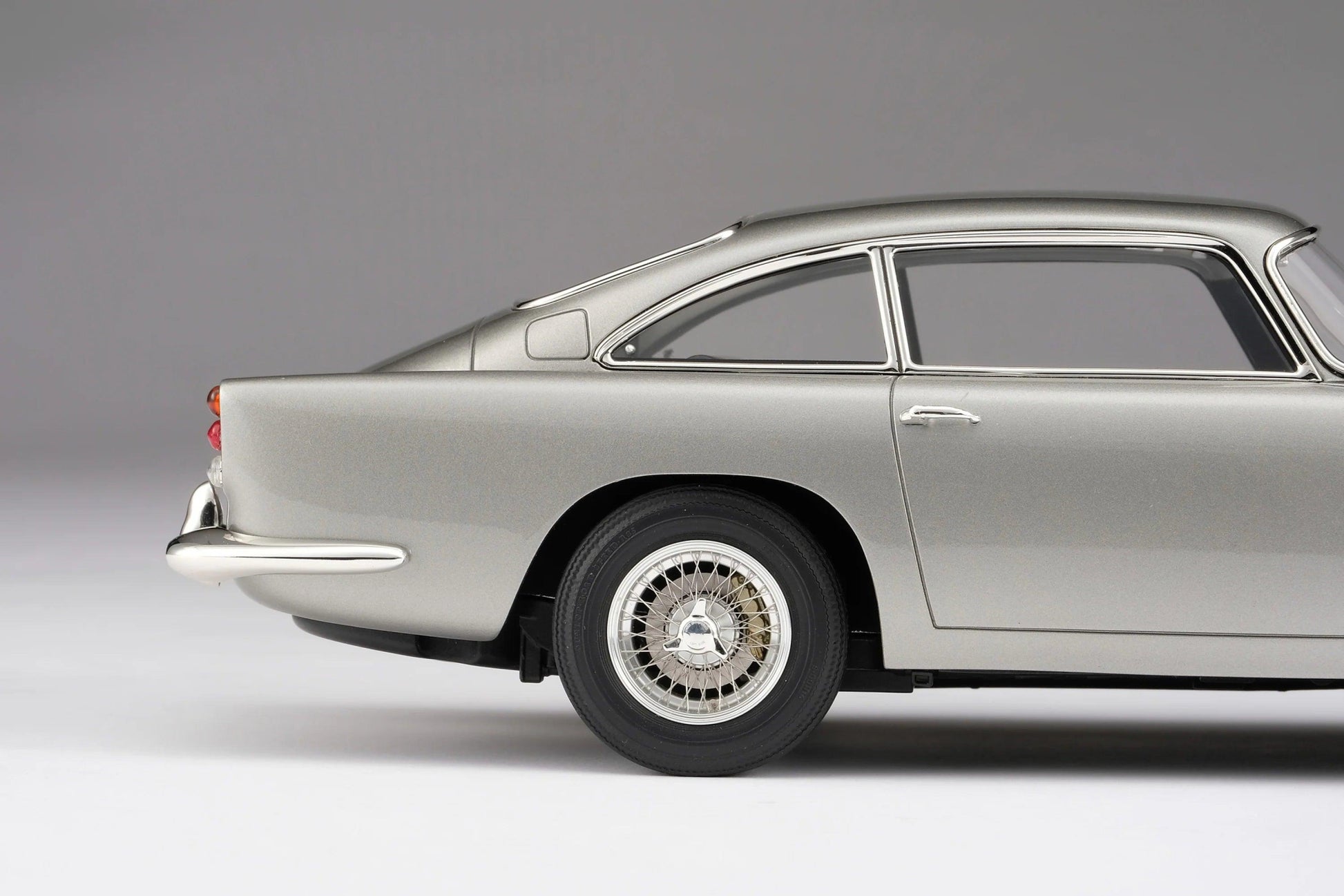 Amalgam Aston Martin DB5 Vantage - Silver 1:18 Modell - Artexio