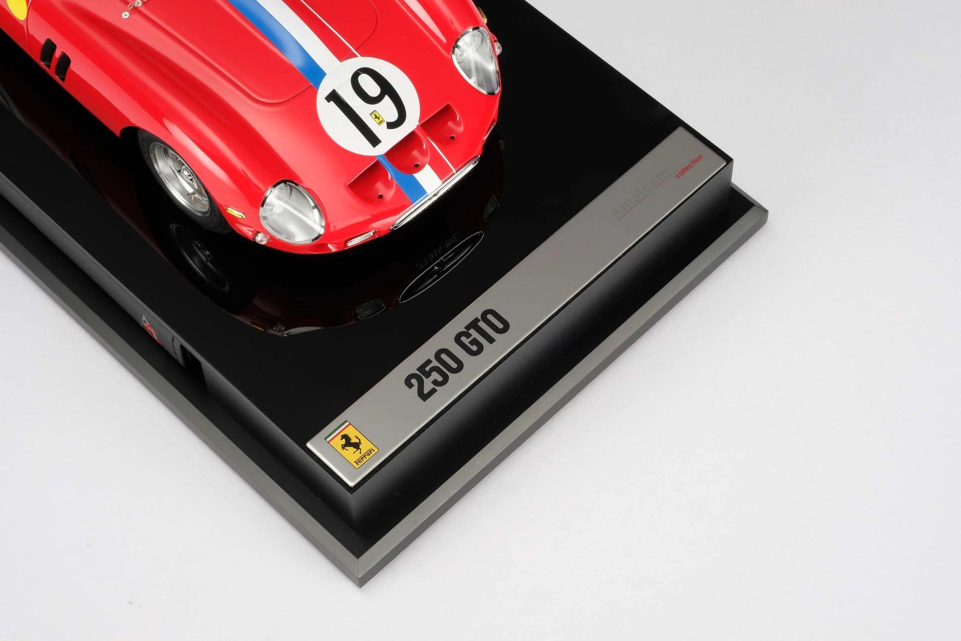 Amalgam Ferrari 250 GTO 24 Hours of Le Mans 1962 GT Class Winner #19 1:18 Modell - Artexio