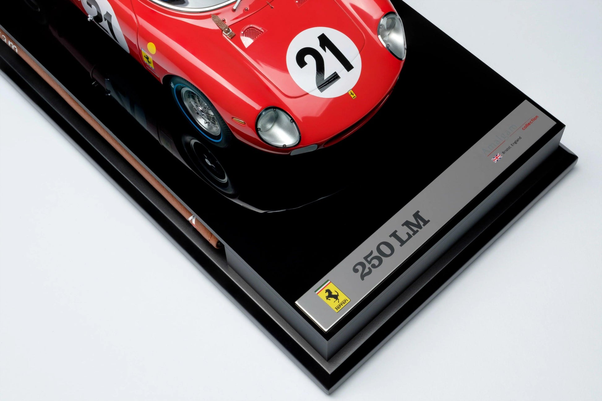 Amalgam Ferrari 250 LM Winner 24 Hours of Le Mans 1965 #21 driven by M.GREGORY/J.RINDT 1:18 Modell - Artexio