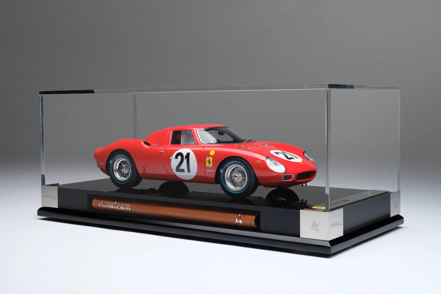 Amalgam Ferrari 250 LM Winner 24 Hours of Le Mans 1965 #21 driven by M.GREGORY/J.RINDT 1:18 Modell - Artexio