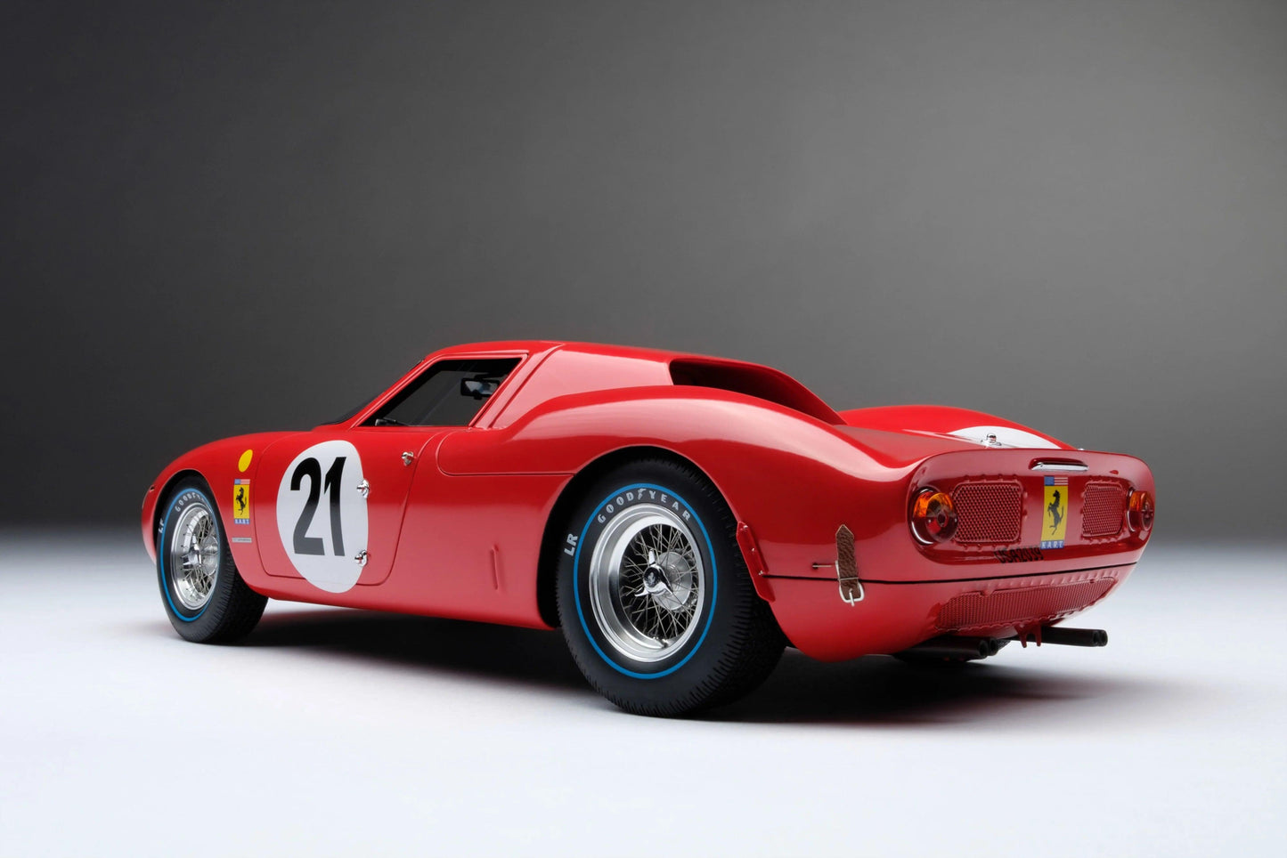 Amalgam Ferrari 250 LM Winner 24 Hours of Le Mans 1965 #21 driven by M.GREGORY/J.RINDT 1:18 Modell - Artexio