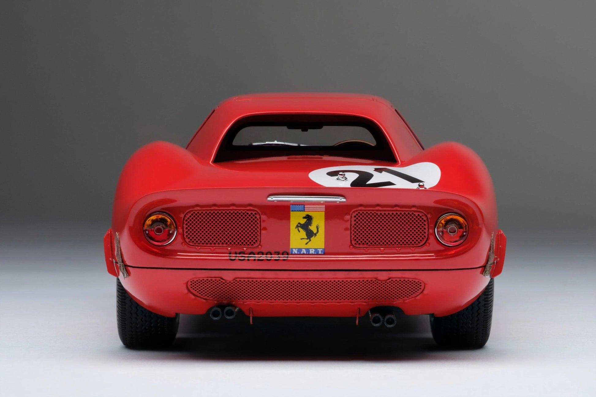 Amalgam Ferrari 250 LM Winner 24 Hours of Le Mans 1965 #21 driven by M.GREGORY/J.RINDT 1:18 Modell - Artexio