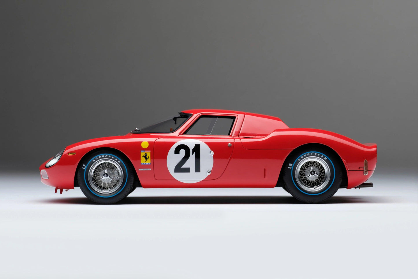 Amalgam Ferrari 250 LM Winner 24 Hours of Le Mans 1965 #21 driven by M.GREGORY/J.RINDT 1:18 Modell - Artexio