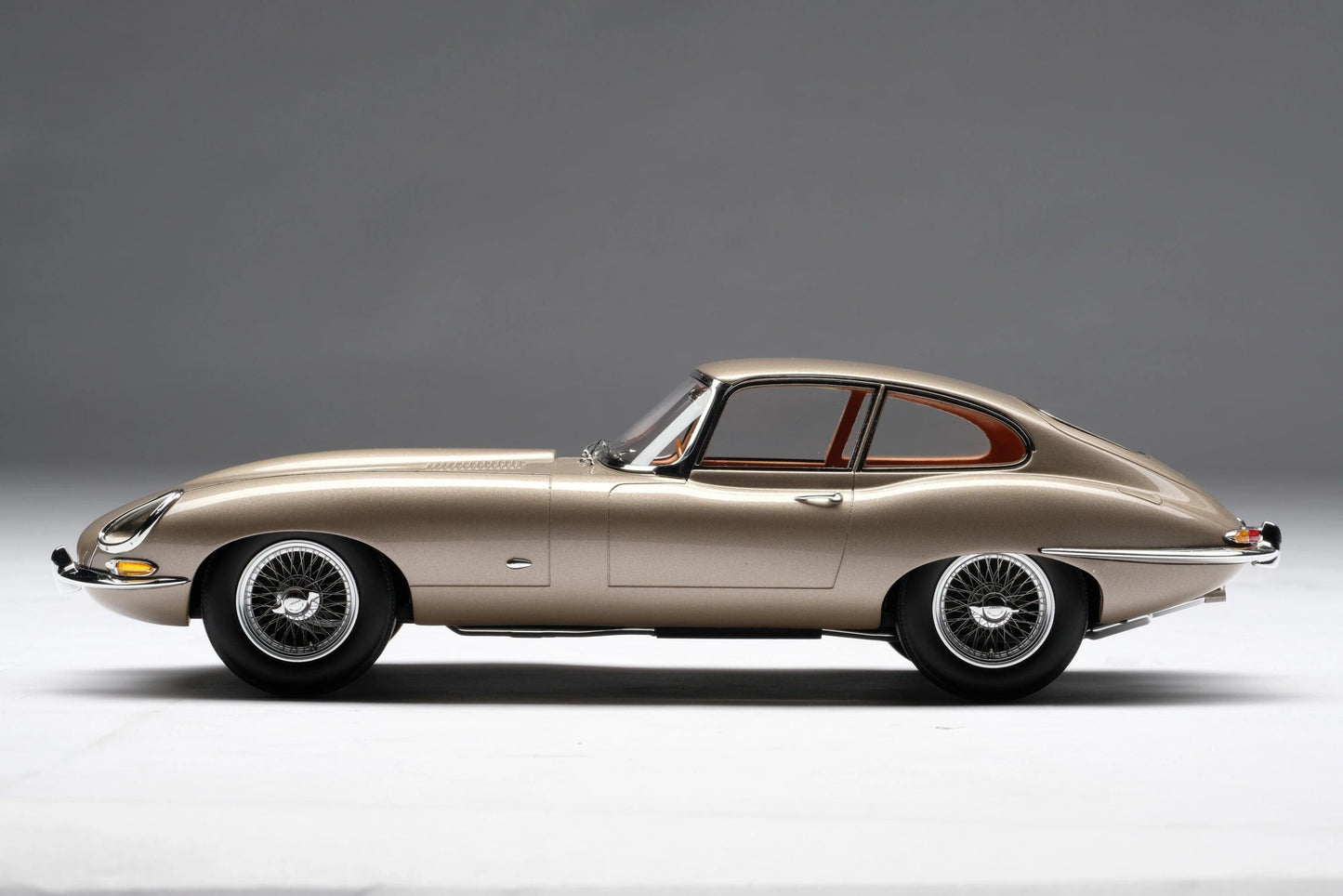 Amalgam Jaguar E - type Coupe - Bronze Metallic 1:18 - Artexio