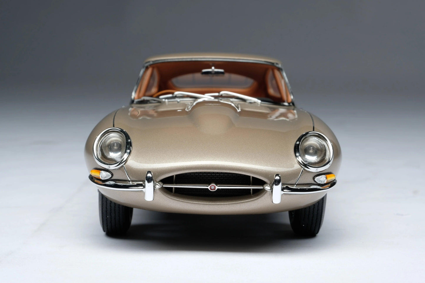 Amalgam Jaguar E - type Coupe - Bronze Metallic 1:18 - Artexio