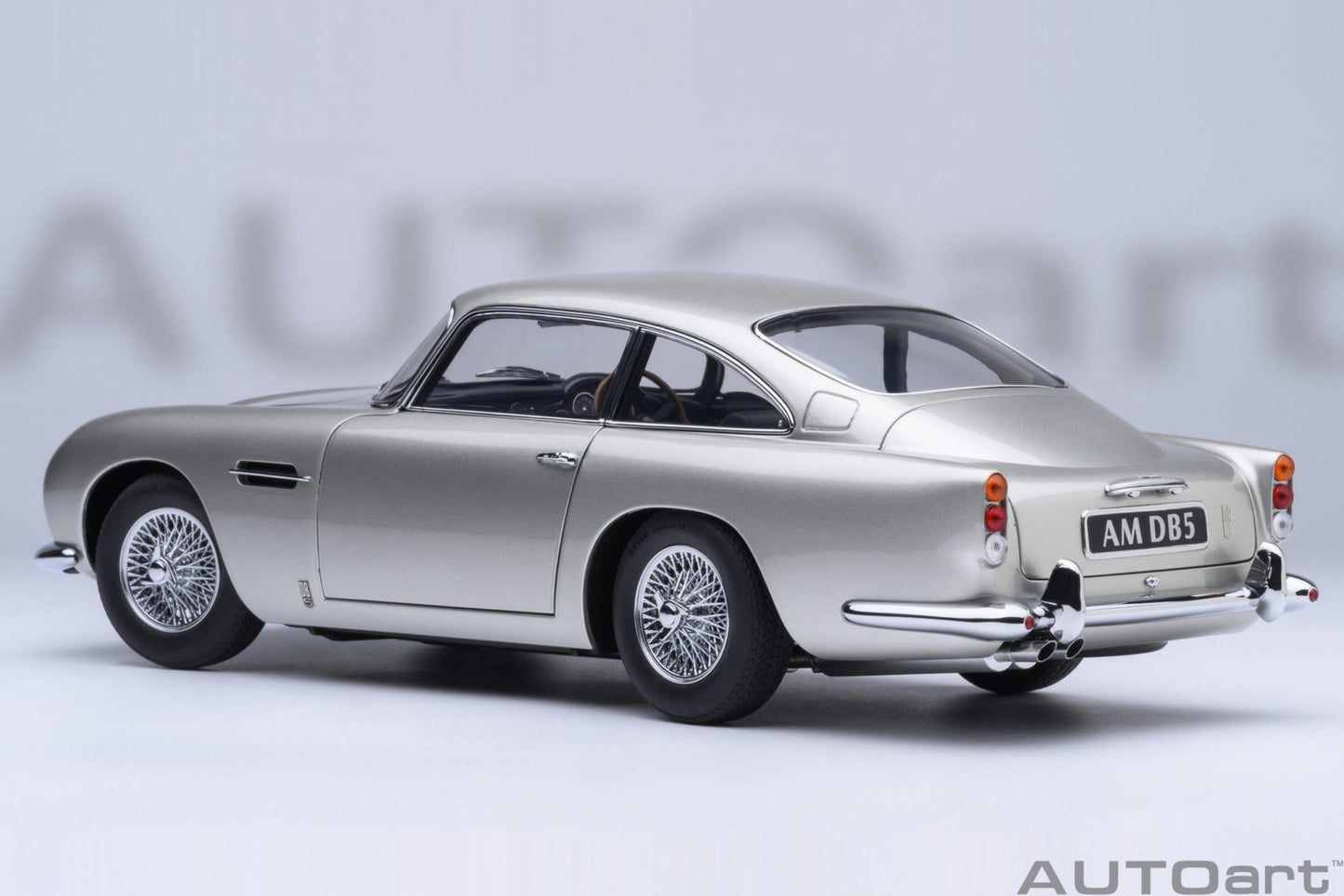 AutoArt Aston Martin DB5 (Birch Silver) 1:18 Modell