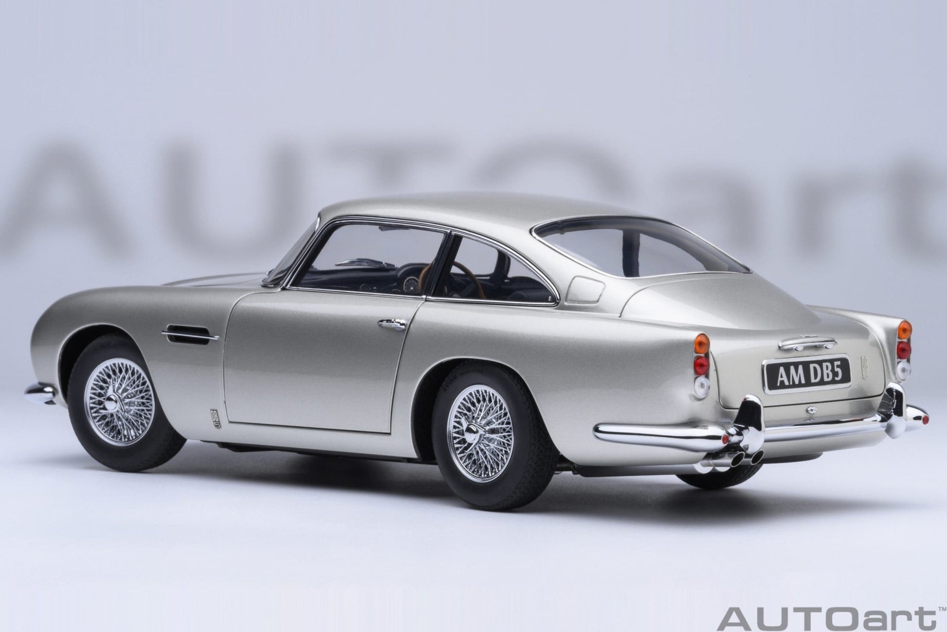 AutoArt Aston Martin DB5 (Birch Silver) 1:18 Modell