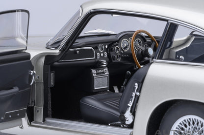 AutoArt Aston Martin DB5 (Birch Silver) 1:18 Modell