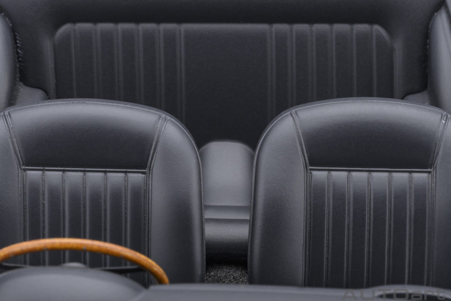 AutoArt Aston Martin DB5 (Birch Silver) 1:18 Modell