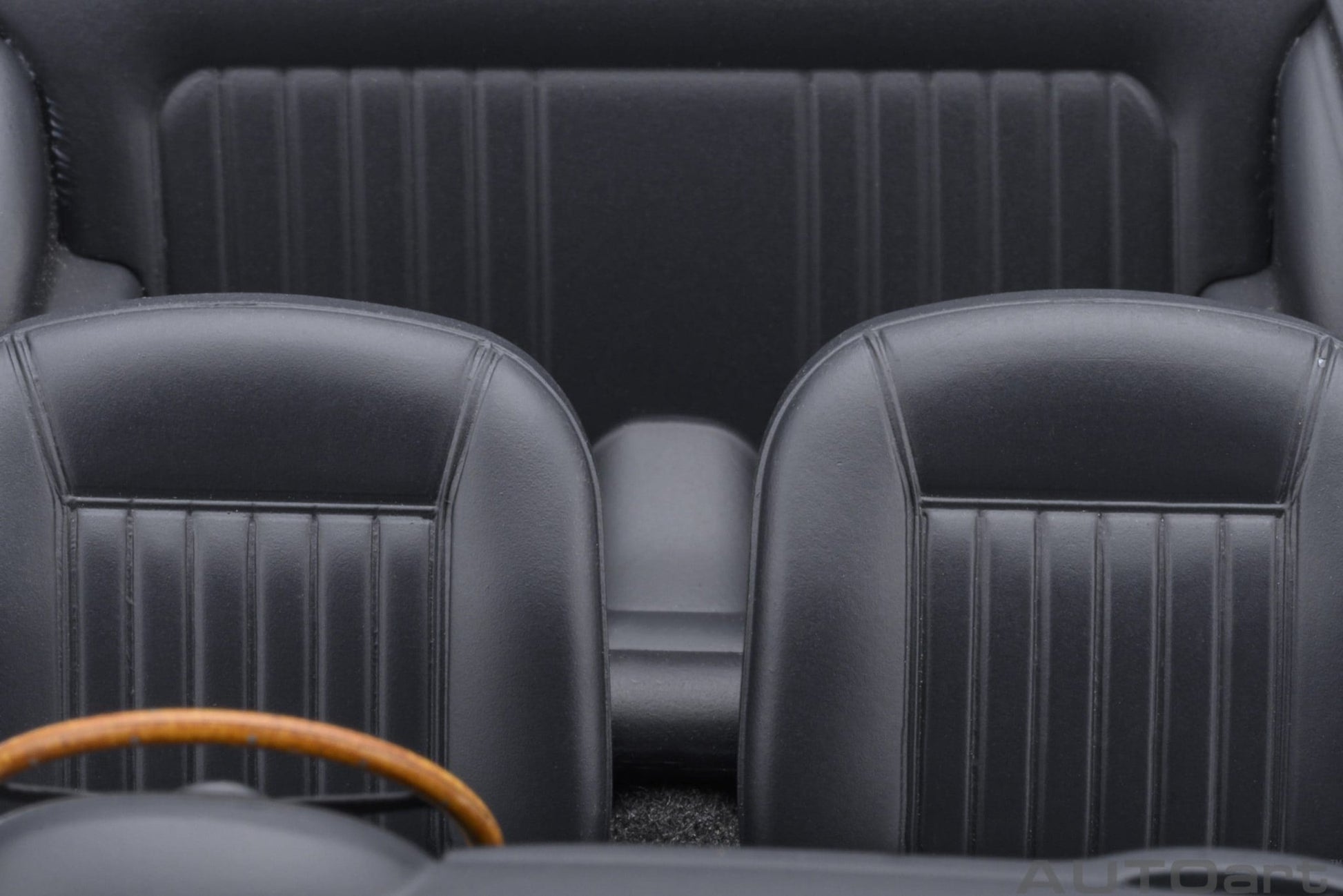 AutoArt Aston Martin DB5 (Birch Silver) 1:18 Modell