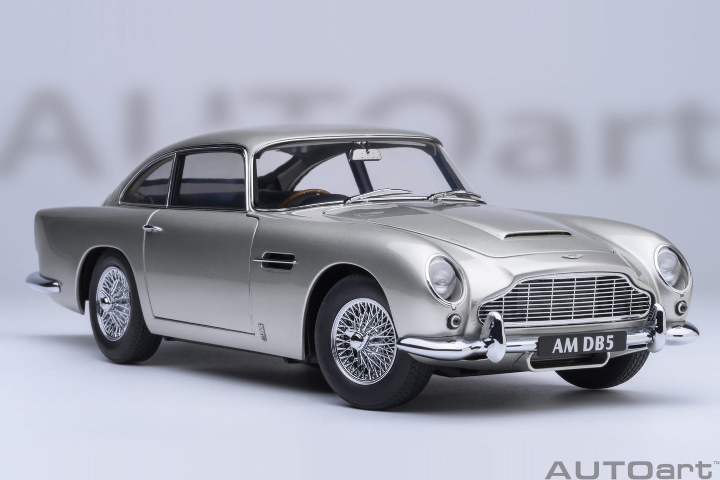AutoArt Aston Martin DB5 (Birch Silver) 1:18 Modell