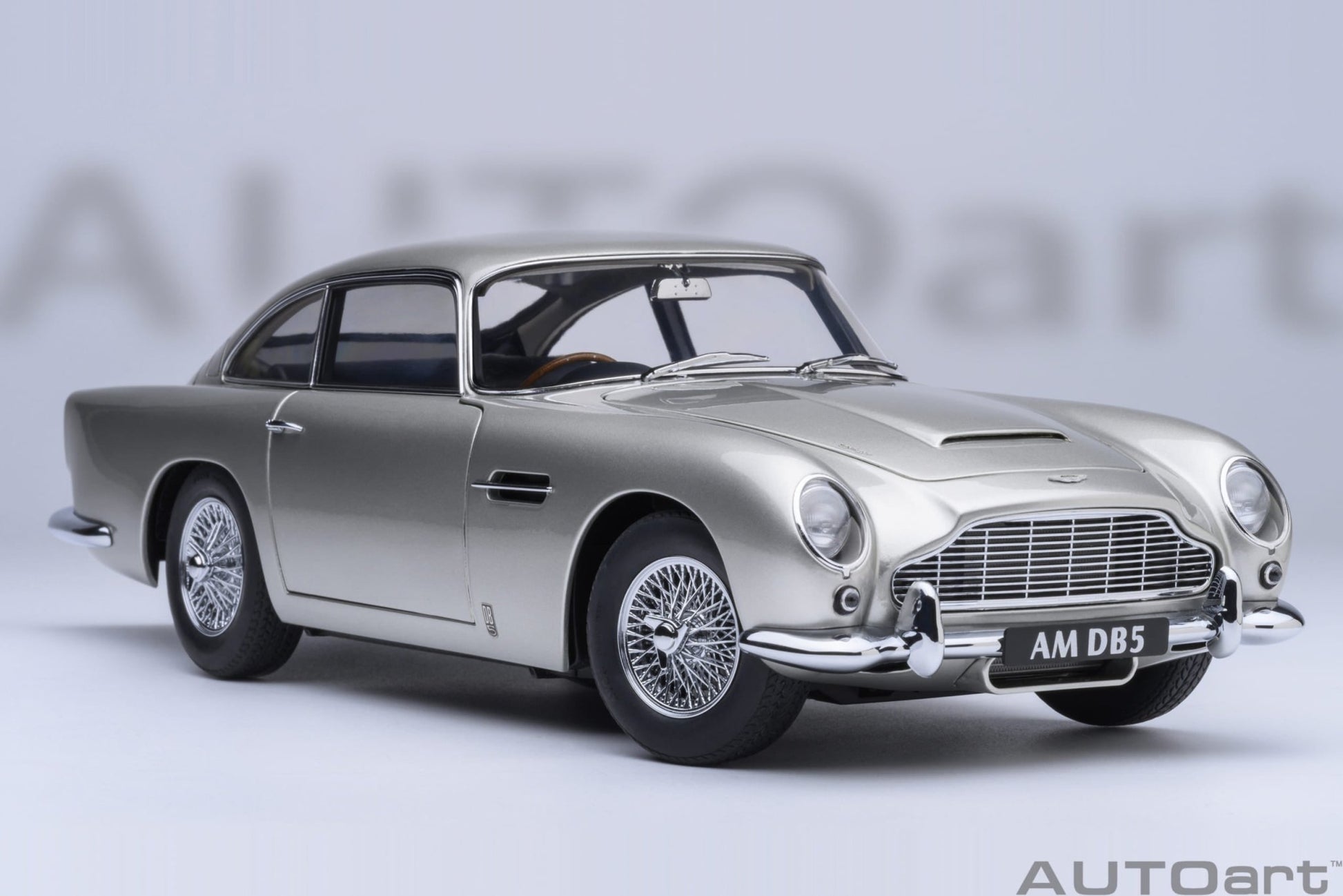 AutoArt Aston Martin DB5 (Birch Silver) 1:18 Modell