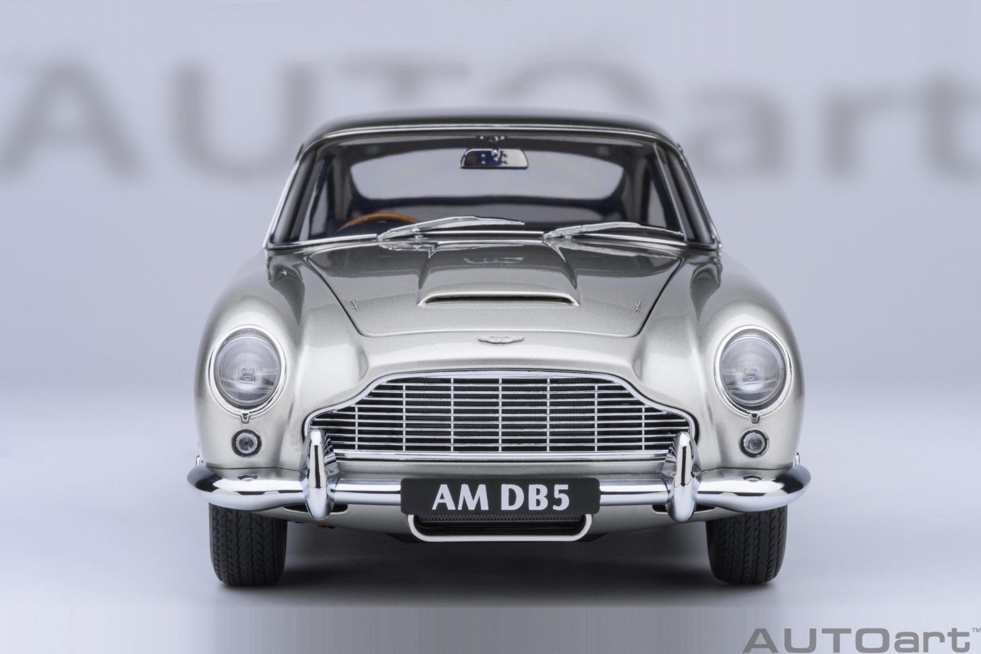 AutoArt Aston Martin DB5 (Birch Silver) 1:18 Modell