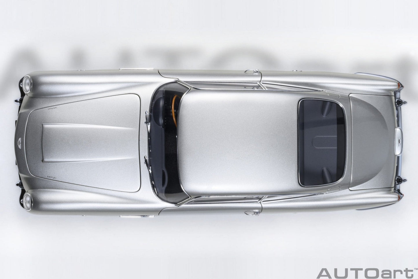 AutoArt Aston Martin DB5 (Birch Silver) 1:18 Modell