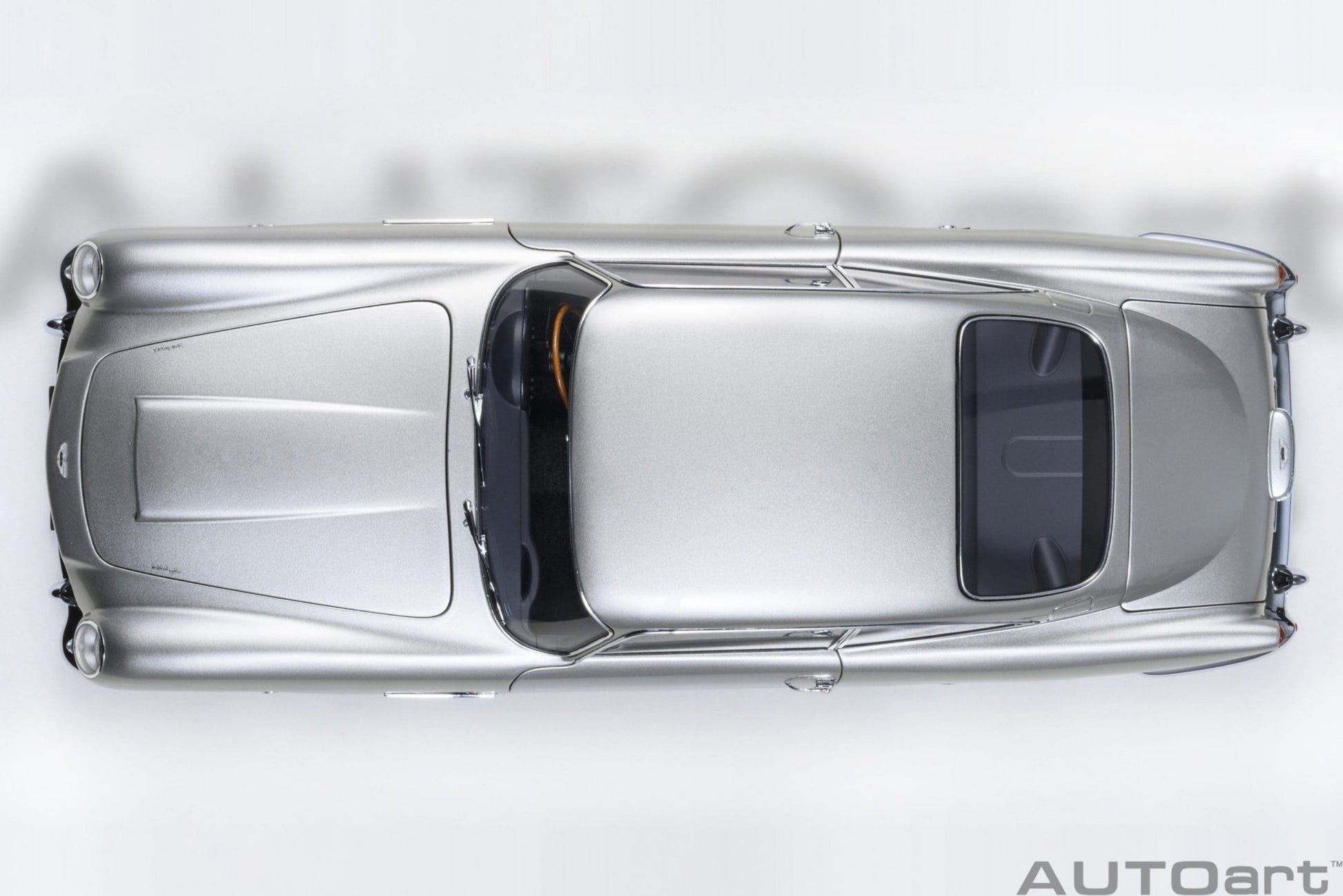 AutoArt Aston Martin DB5 (Birch Silver) 1:18 Modell