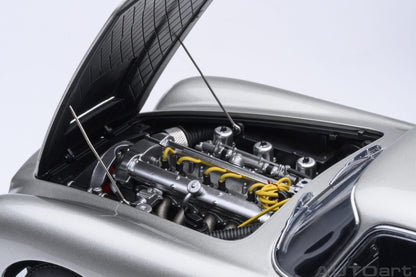 AutoArt Aston Martin DB5 (Birch Silver) 1:18 Modell