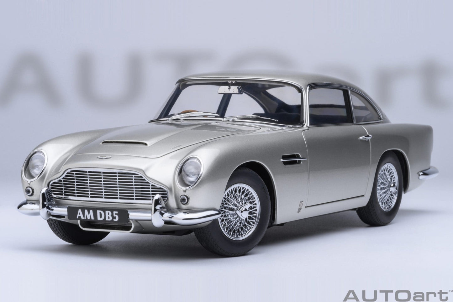 AutoArt Aston Martin DB5 (Birch Silver) 1:18 Modell