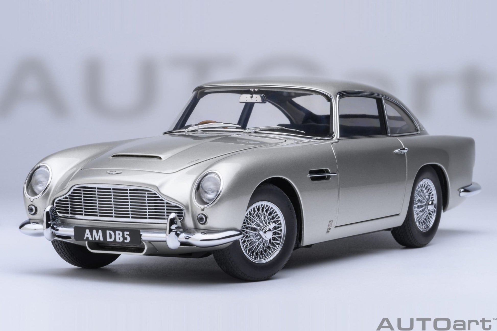 AutoArt Aston Martin DB5 (Birch Silver) 1:18 Modell
