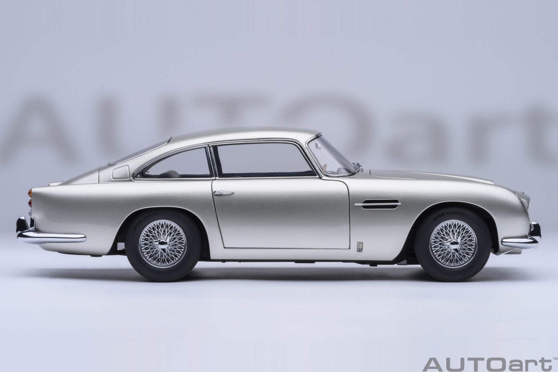 AutoArt Aston Martin DB5 (Birch Silver) 1:18 Modell