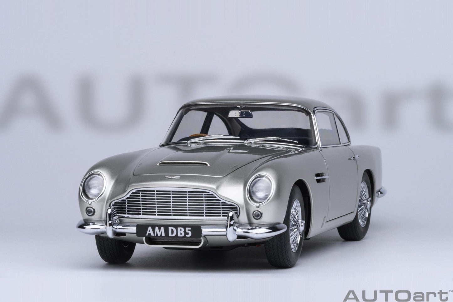 AutoArt Aston Martin DB5 (Birch Silver) 1:18 Modell